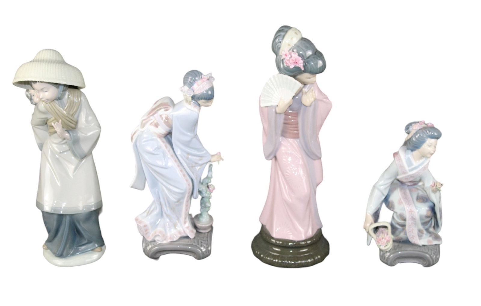 Lot of 4 Lladro geishas: Lot of 4 Lladro geishas. Sizes range from 7 3/8" h x 4 1/2" w x 3 3/4" d to 11 1/2" h x 3 3/4" diam Overall weight only approx: 7lbs