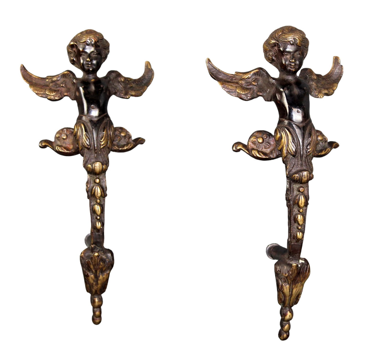 Pair of winged cherub door pulls in bronze (1 of 6)
