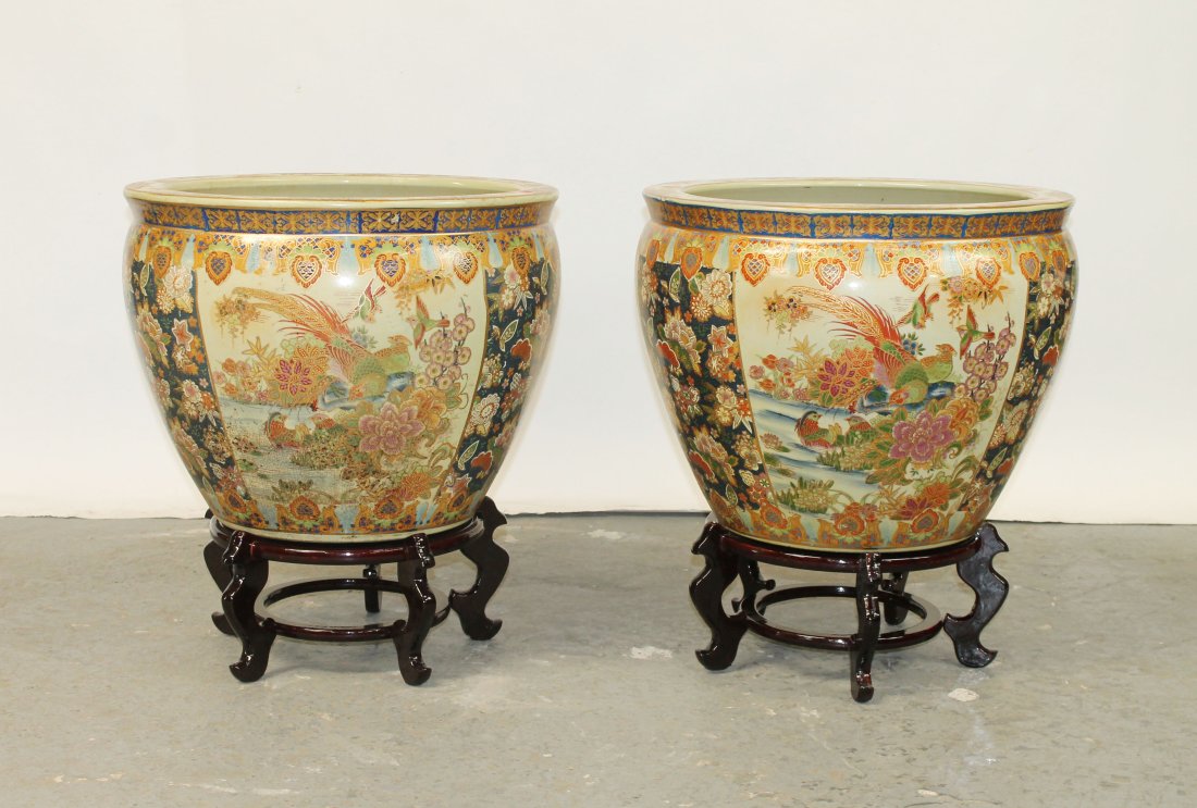 Pair of large Chinese porcelain fish bowls (1 of 7)