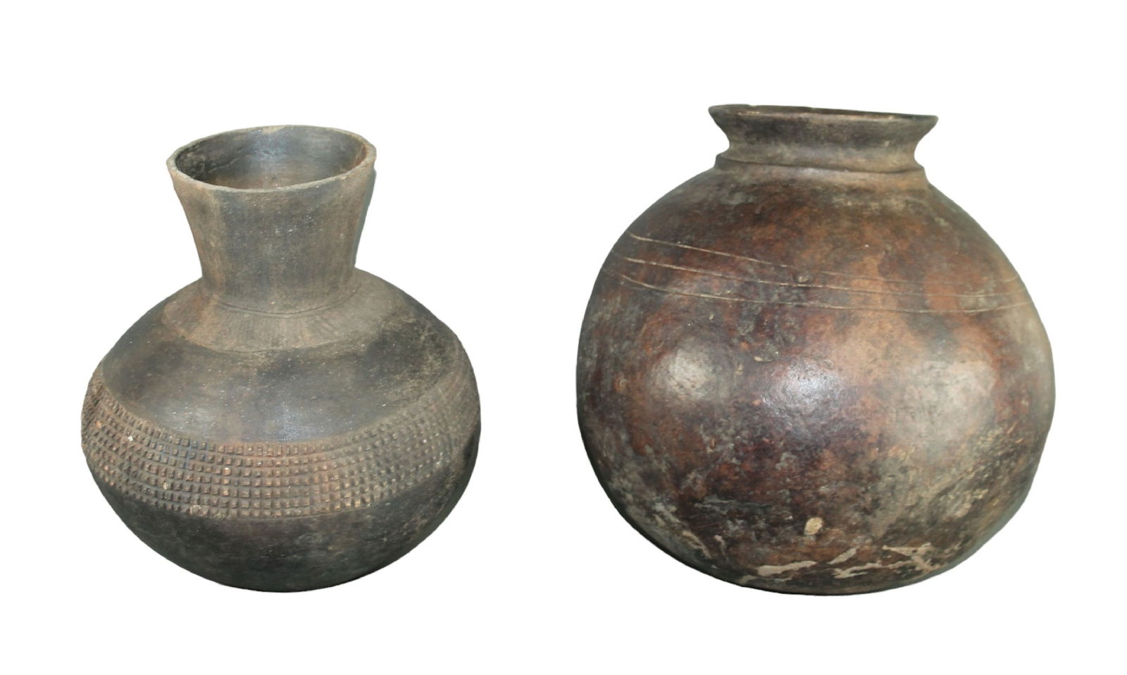 Lot of 2 African clay pots (1 of 8)