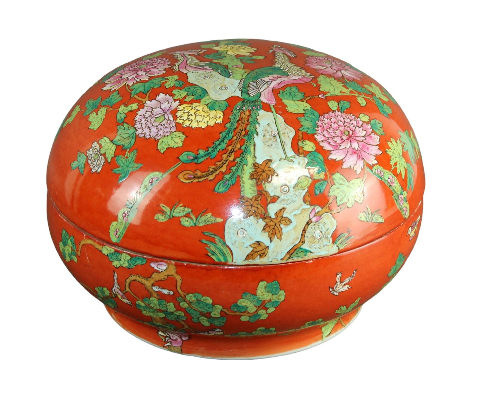 Chinese round painted lidded porcelain box (1 of 11)