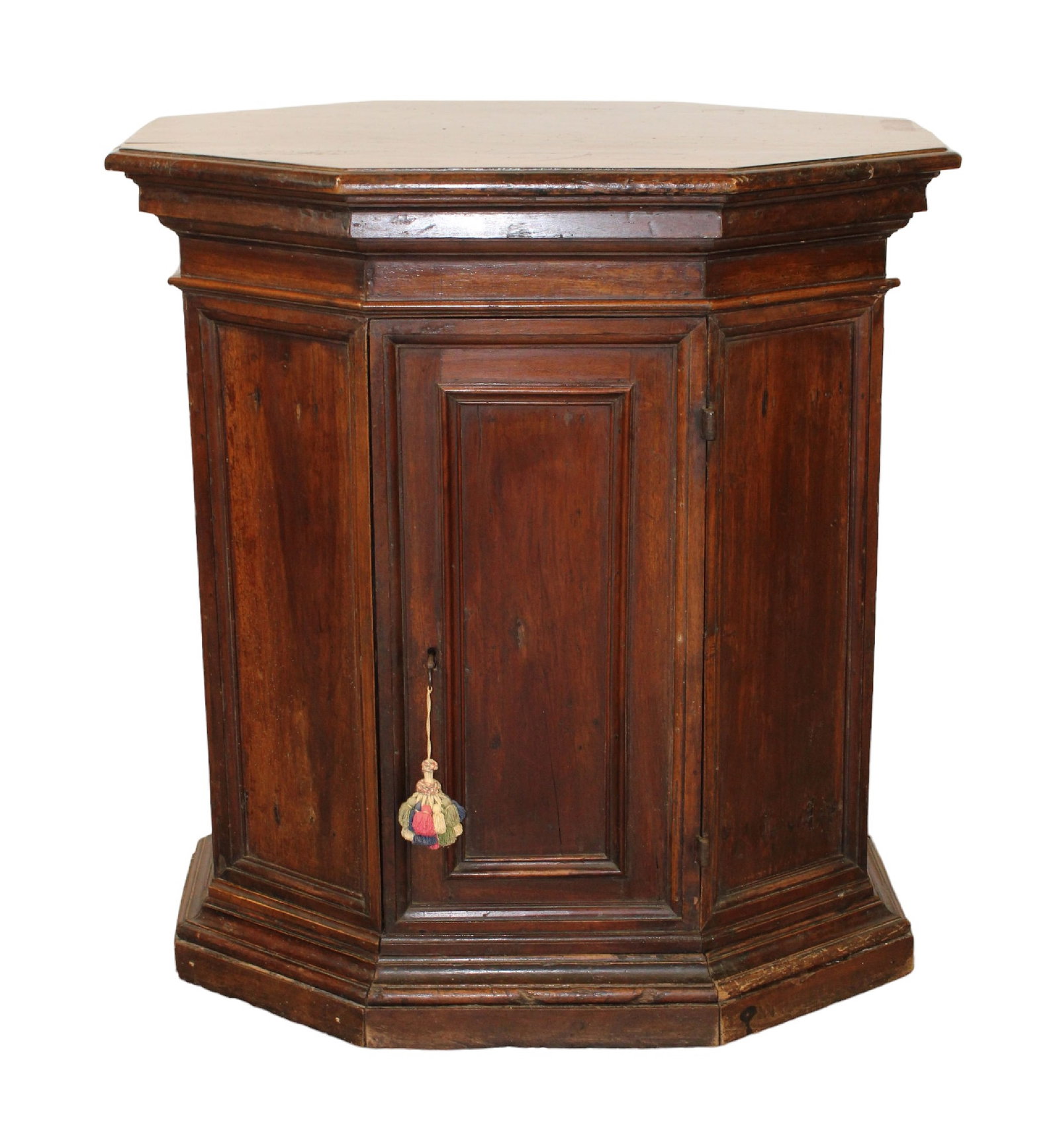 Italian Tuscan credenza in walnut: Italian Tuscan credenza in walnut. Late 19th century. 38 1/2"h x 35 3/4"w x 25"d