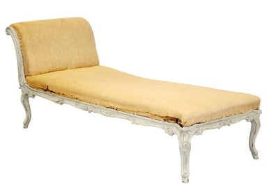 French Louis XV chaise longue in painted finish