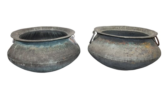 Pair of French copper cauldrons with iron ring handles