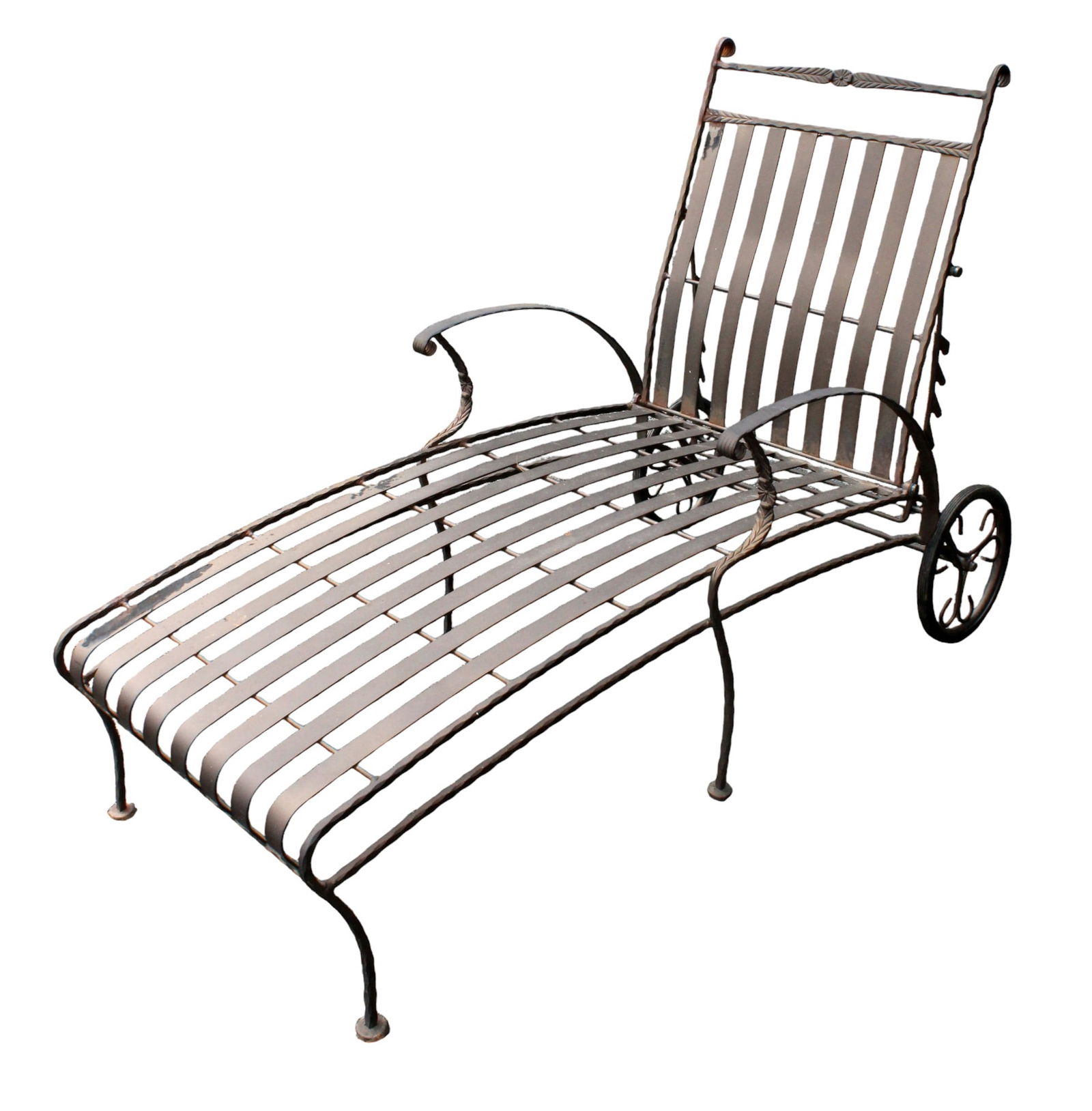 Wrought iron chaise longue: Wrought iron chaise longue. 66"l x 28 1/2"w