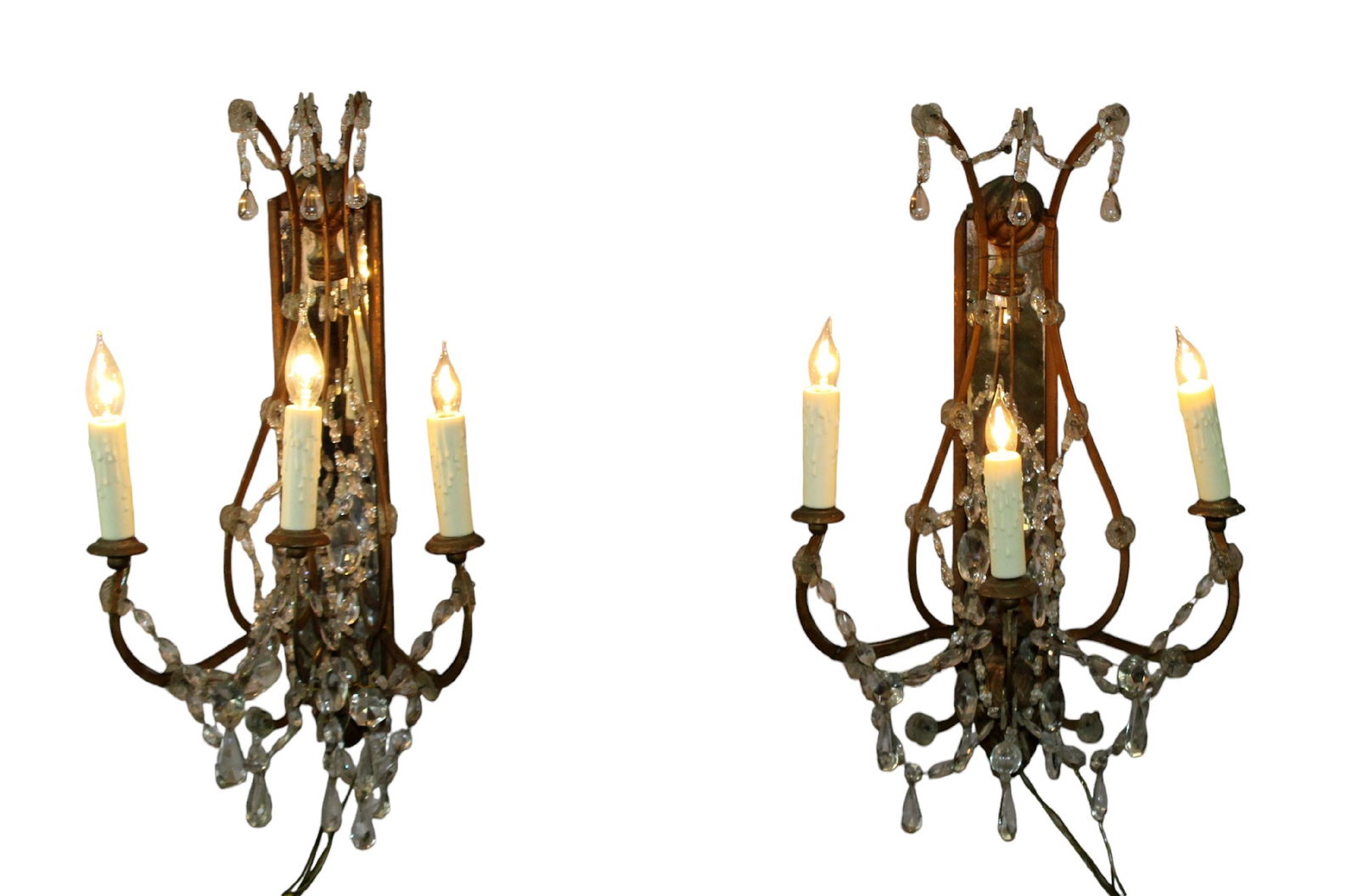 Pair of gilt metal and crystal wall sconces (1 of 9)