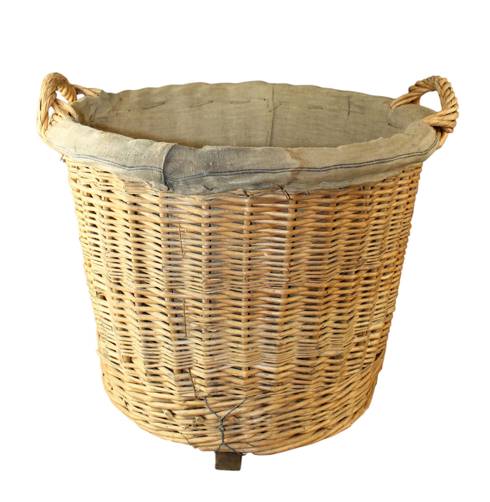 French wicker laundry basket (1 of 10)