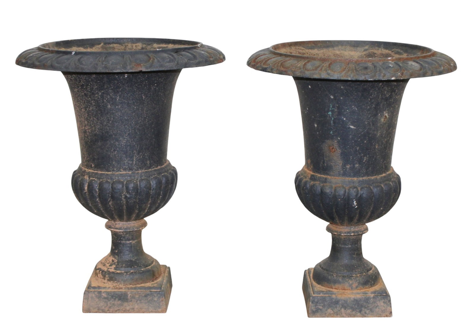 Pair of cast iron Medici style urns: Pair of cast iron Medici style urns. Late 20th century. Each measure: 23 7/8"h x 18 1/2"diam.