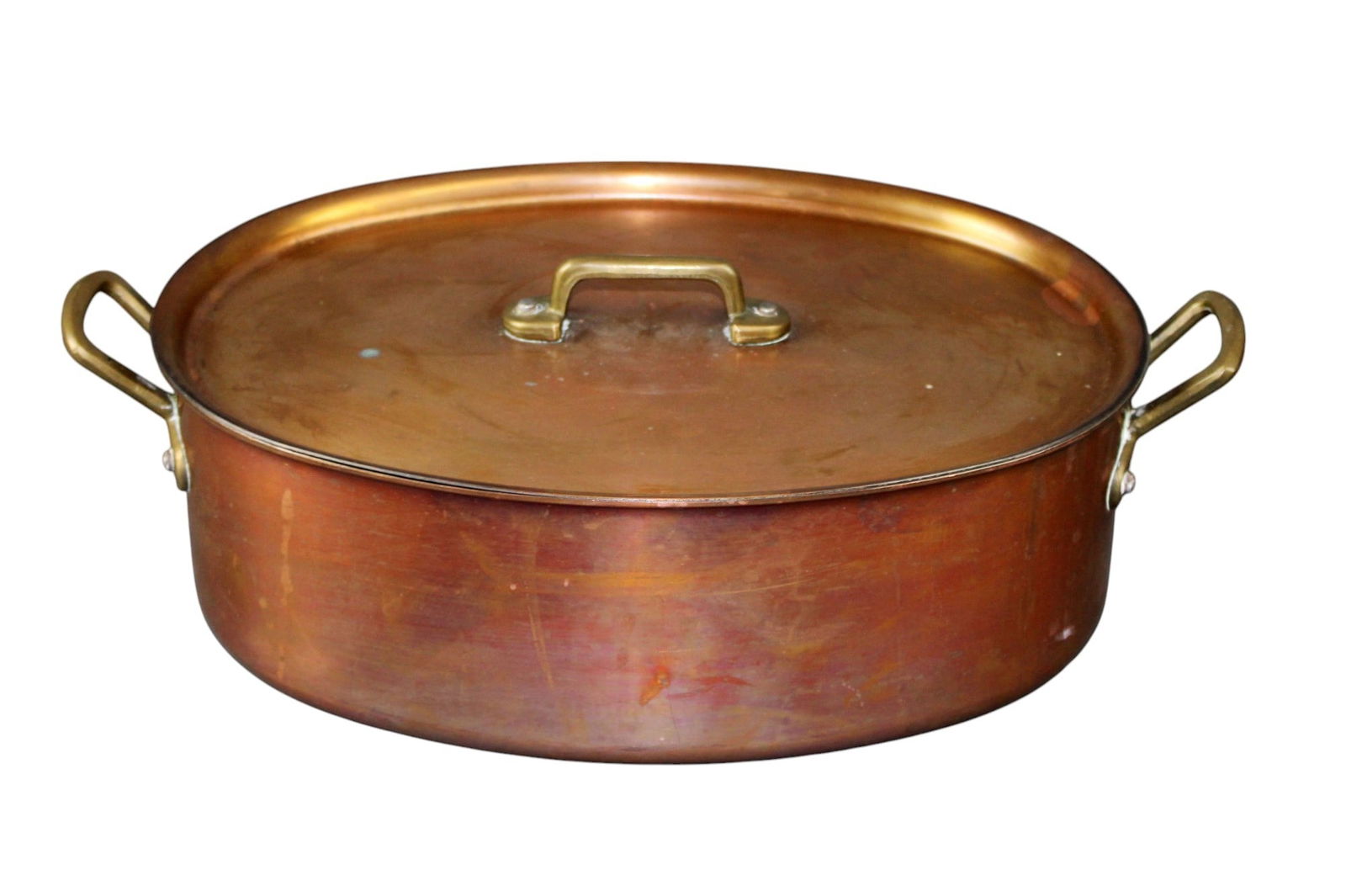 French oval copper pot with lid: French oval copper pot with lid and bronze handles - maker's mark on bottom, Early 20th century. 5 1/8"h (top on) 4 3/8"h (top off) x 14 1/2"w x 8 7/8"d. Weight: 6lbs.
