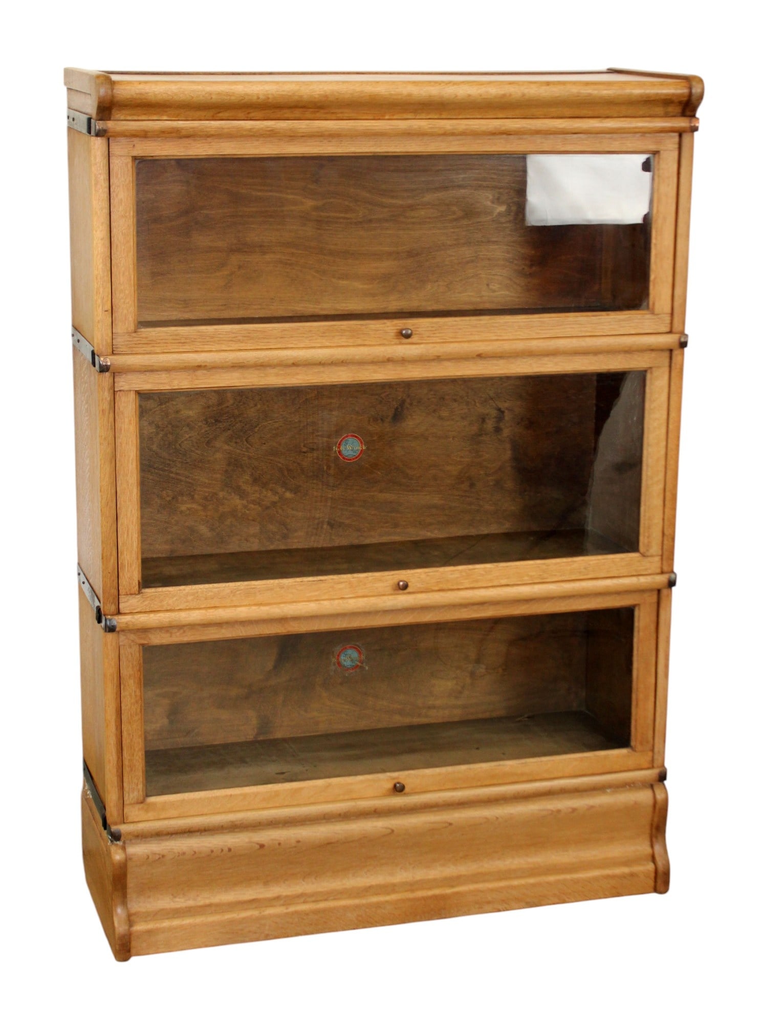 Globe Wernicke oak 3 section barrister bookcase: Antique Globe Wernicke oak 3 section barrister bookcase. 49"h x 34"w x 19"d