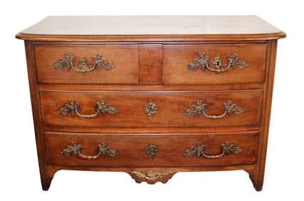 French 18th century 2 over 2 drawer commode in walnut