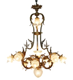 French Louis XV style bronze chandelier with 12 lights and acanthus leaves