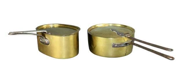 Lot of 2 French brass saucepans with lids