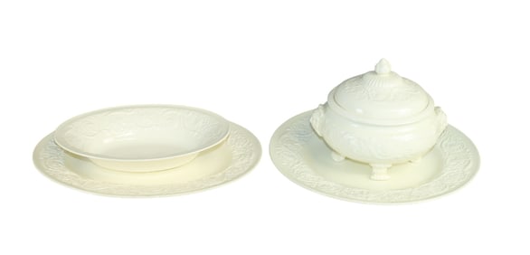Lot of 3 pieces Wedgwood Patrician bone china: lidded tureen, round platter and small bowl