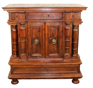 Italian 18th century credenza cabinet in walnut