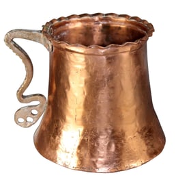 Hammered copper tankard with pie crust edge