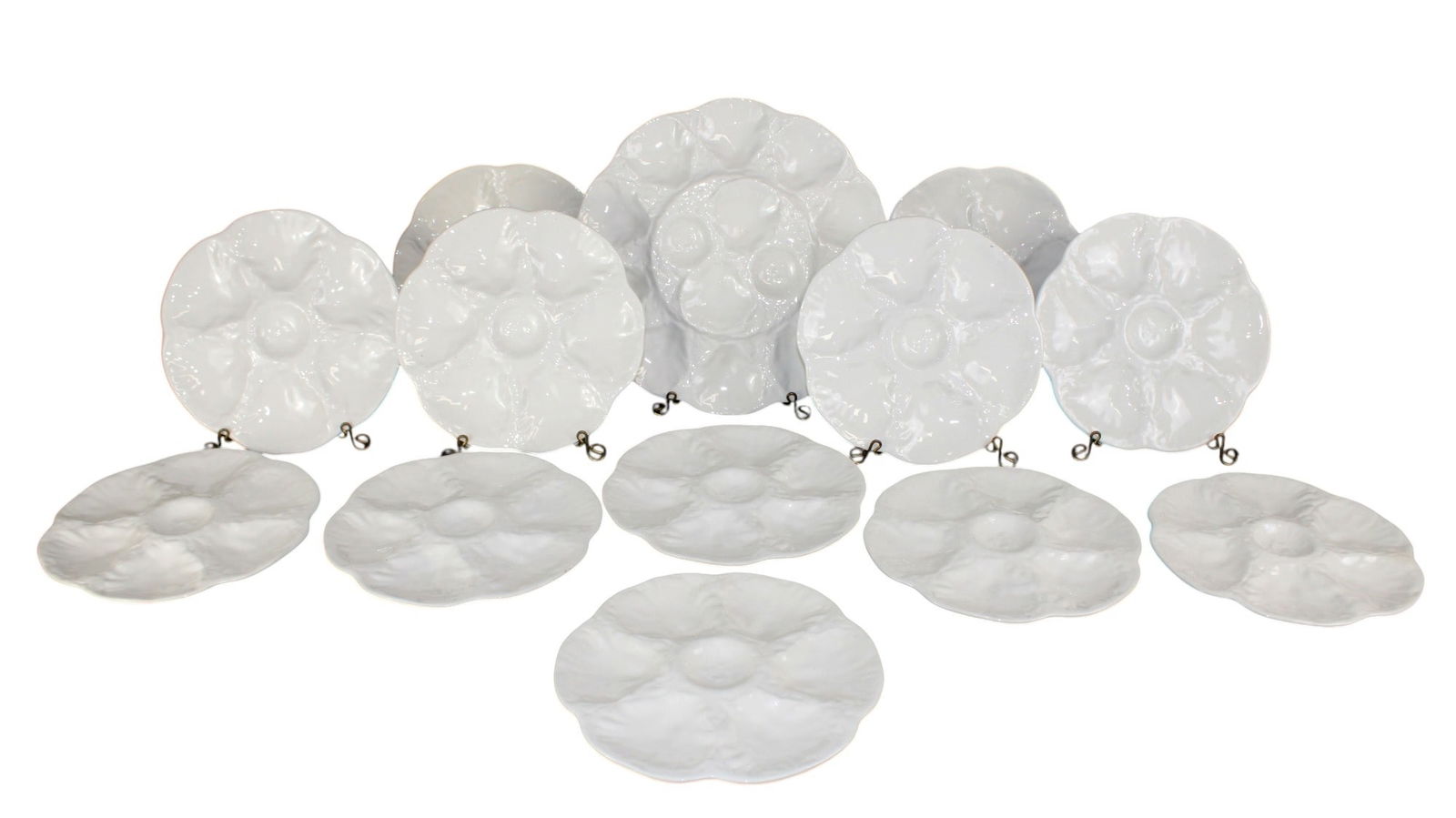 Lot of 12 Gien France oyster plates with platter: Lot of 12 Gien France oyster plates with platter. Plates measure 9 3/4"dia, Platter measures 13"dia Weight: 15lbs