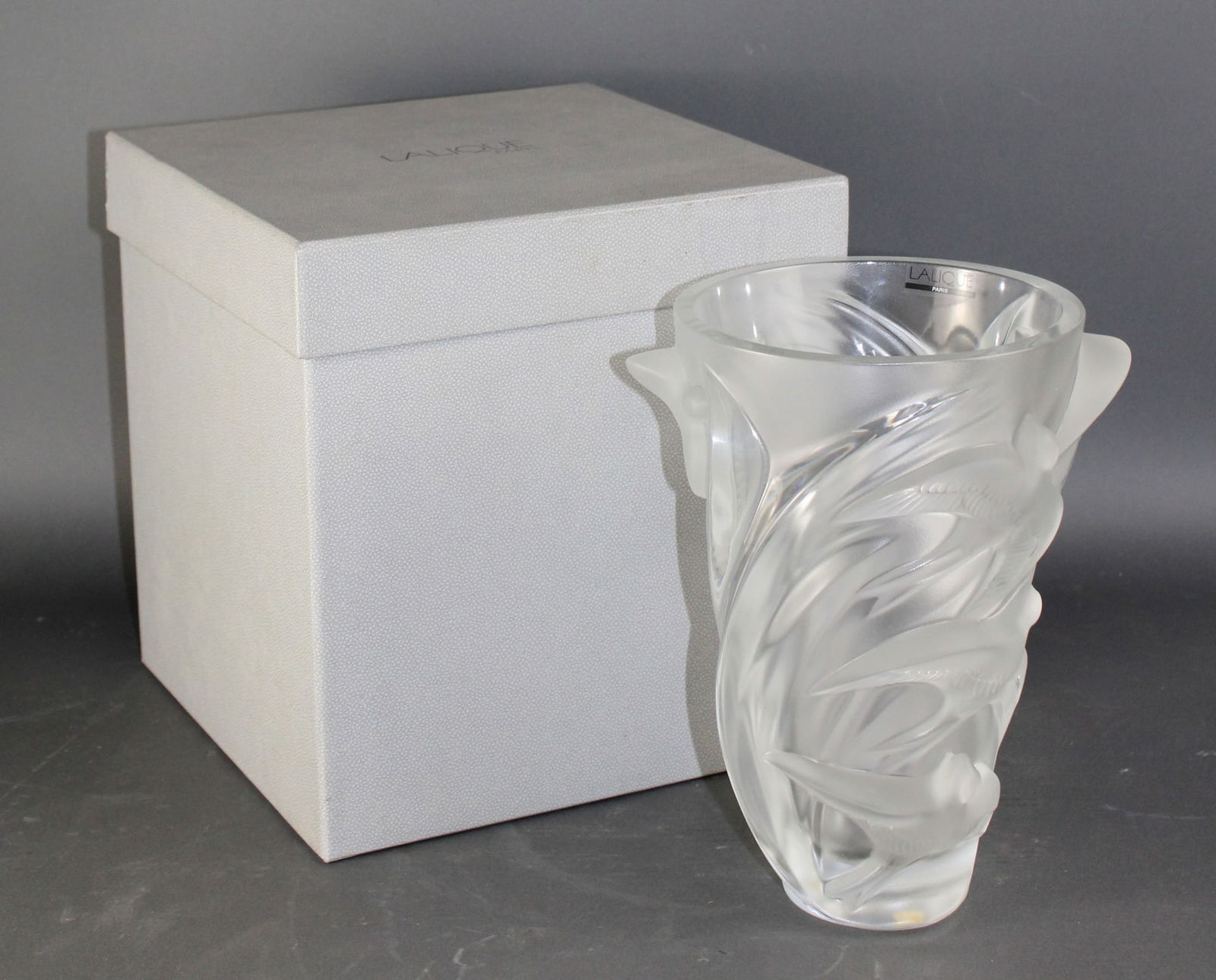 Lalique crystal Martinets vase with doves (1 of 9)
