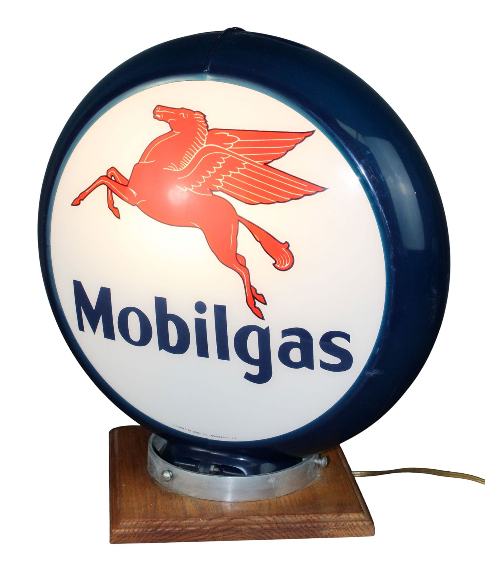 Mobilgas gas pump globe mounted as a lamp (1 of 9)
