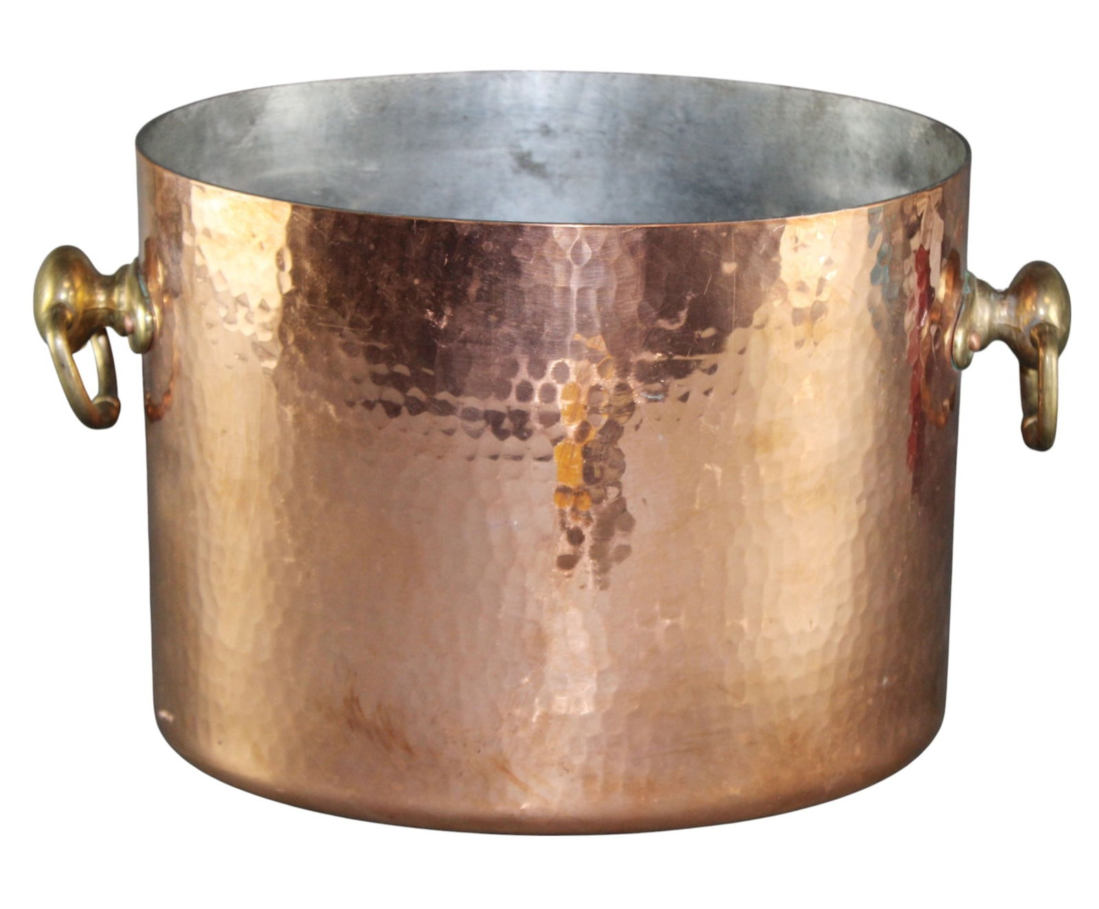 French Mauviel oval hammered copper double wine bucket: French Mauviel oval hammered copper double wine bucket. Modern. 8"h x 12 1/2"w x 7 1/4"d. Weight: 7lbs