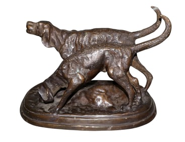 Bronze statue of hunting dogs