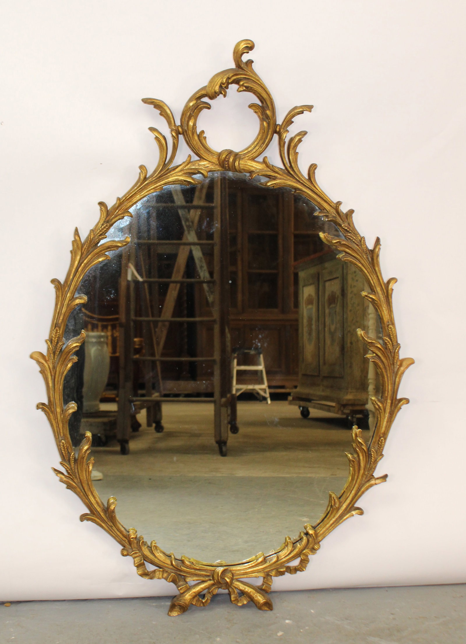 Hollywood Regency giltwood mirror with acanthus scrolls (1 of 6)
