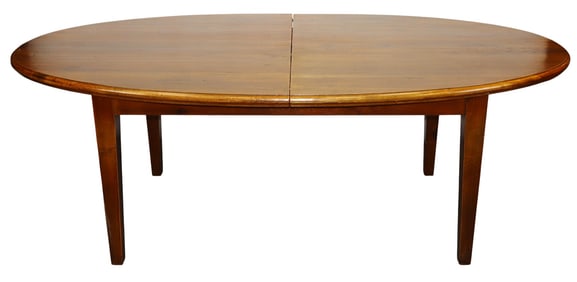 Oval farmhouse table in oak on tapered legs