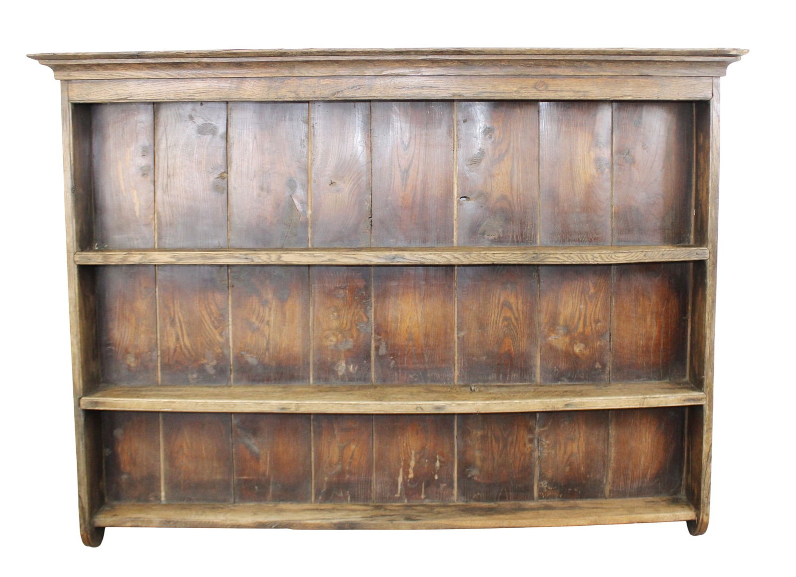 English wall mounted plate rack in oak: English wall mounted plate rack in oak. Early 20th century. 40 1/2"h x 56 1/4"w x 6 3/4"d