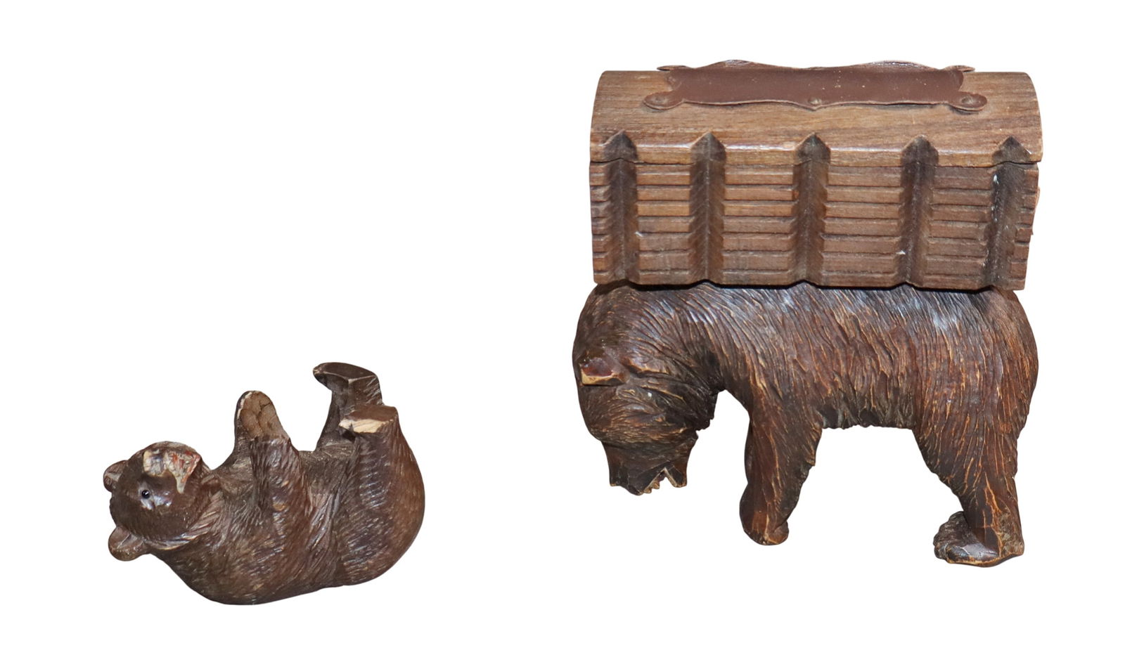 Lot of 2 miniature carved Black Forest bears (1 of 11)