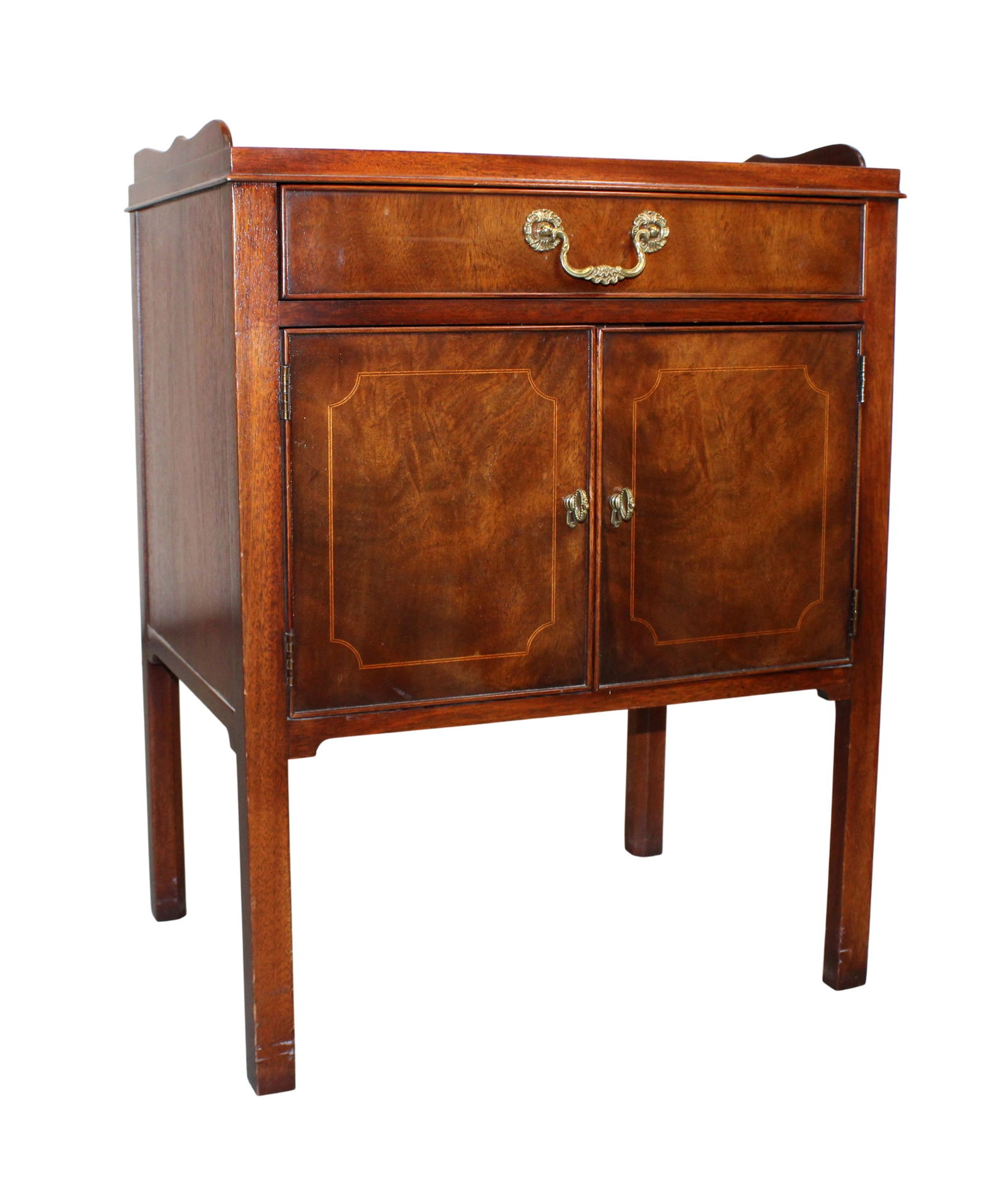 Baker Chippendale style mahogany 2 door side cabinet on legs (1 of 10)