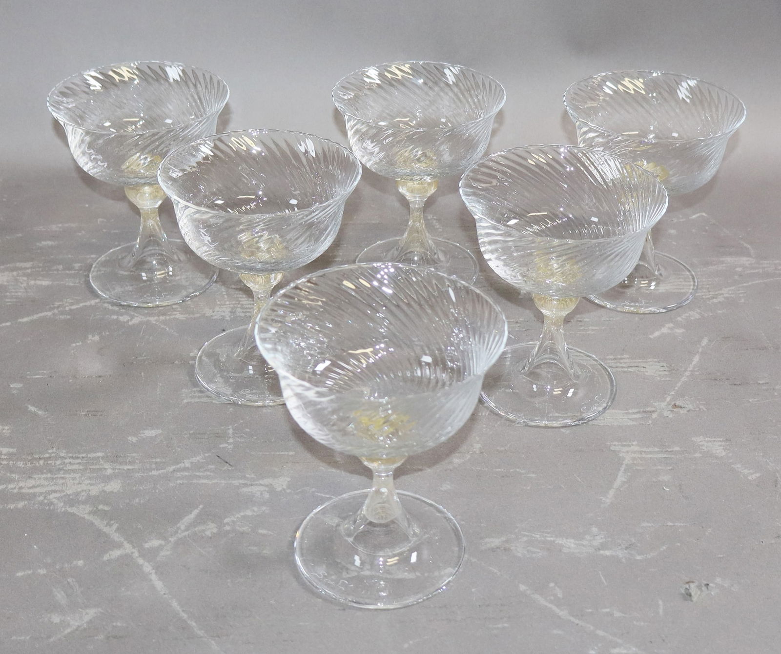 Set of 6 Murano glass stemmed champagne coupes (1 of 7)