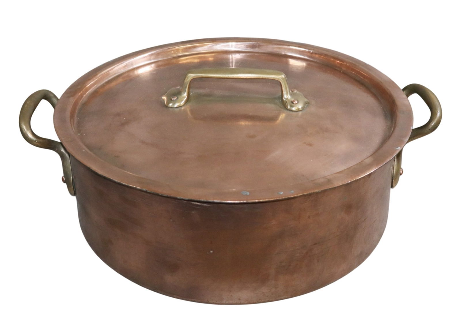 French J Jacquotot Paris 46qt copper pot with brass handles: Large French J Jacquotot Paris 46qt copper pot with brass handles . Early 20th century. 8 1/2"h x 23 3/8"w x 19 3/4"dia. Weight: 41lbs