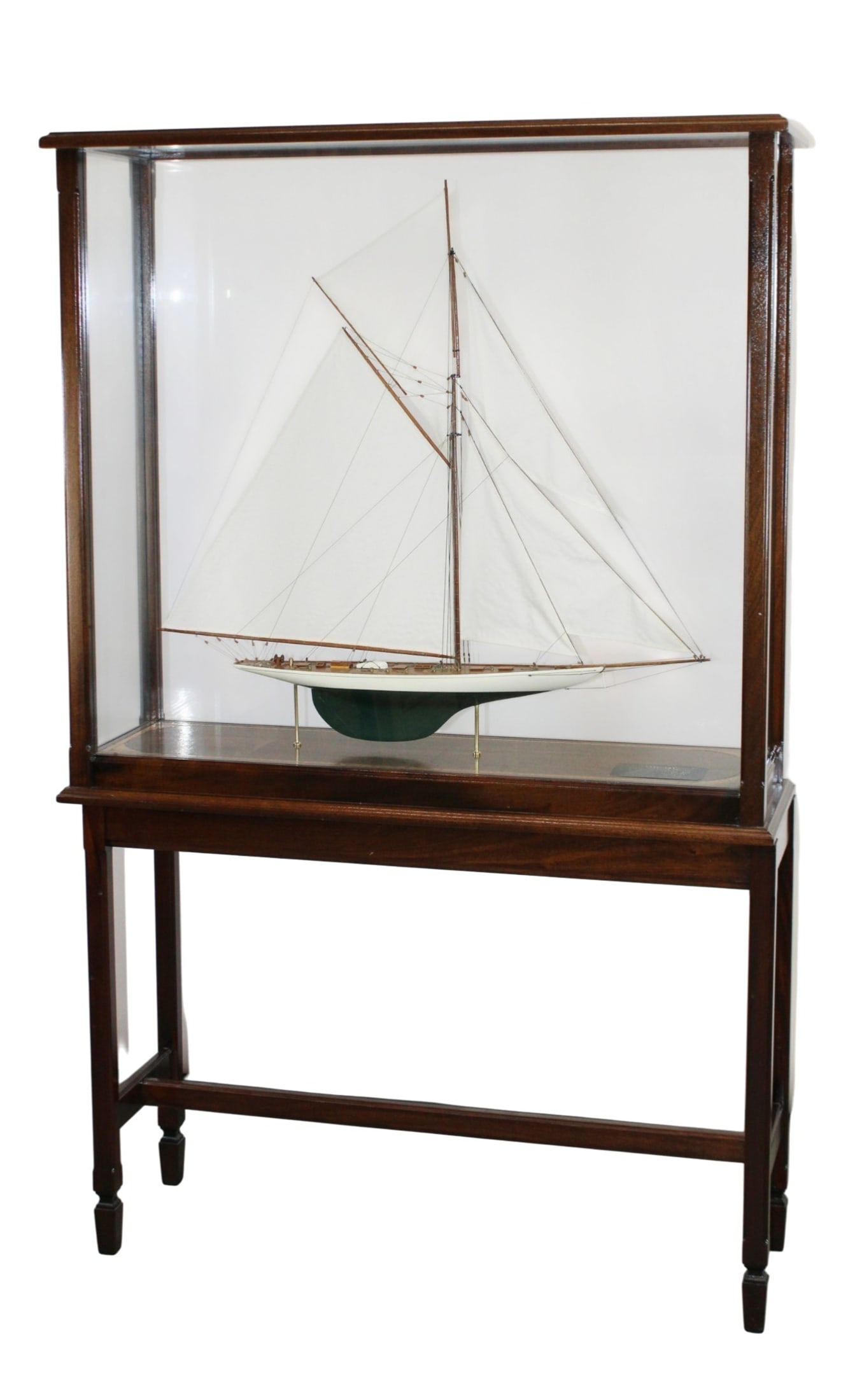 Model sailing ship of 1895 America's Cup Yacht "Defender" in mahogany and glass display case (1 of 15)