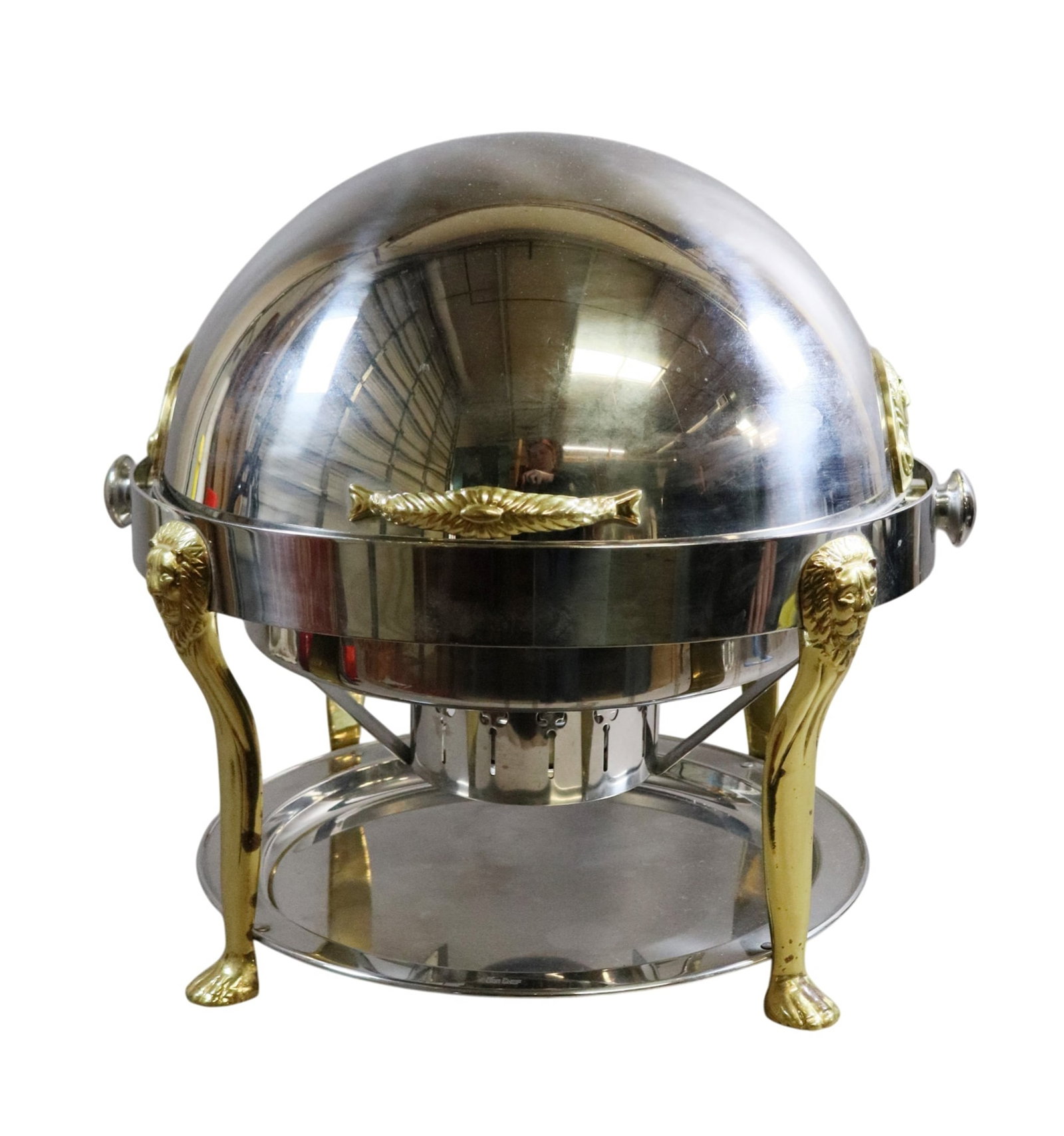 Bon Chef stainless steel domed chafing dish: Bon Chef stainless steel domed chafing dish. 18"h x 19 1/2"dia. Weight: 25lbs