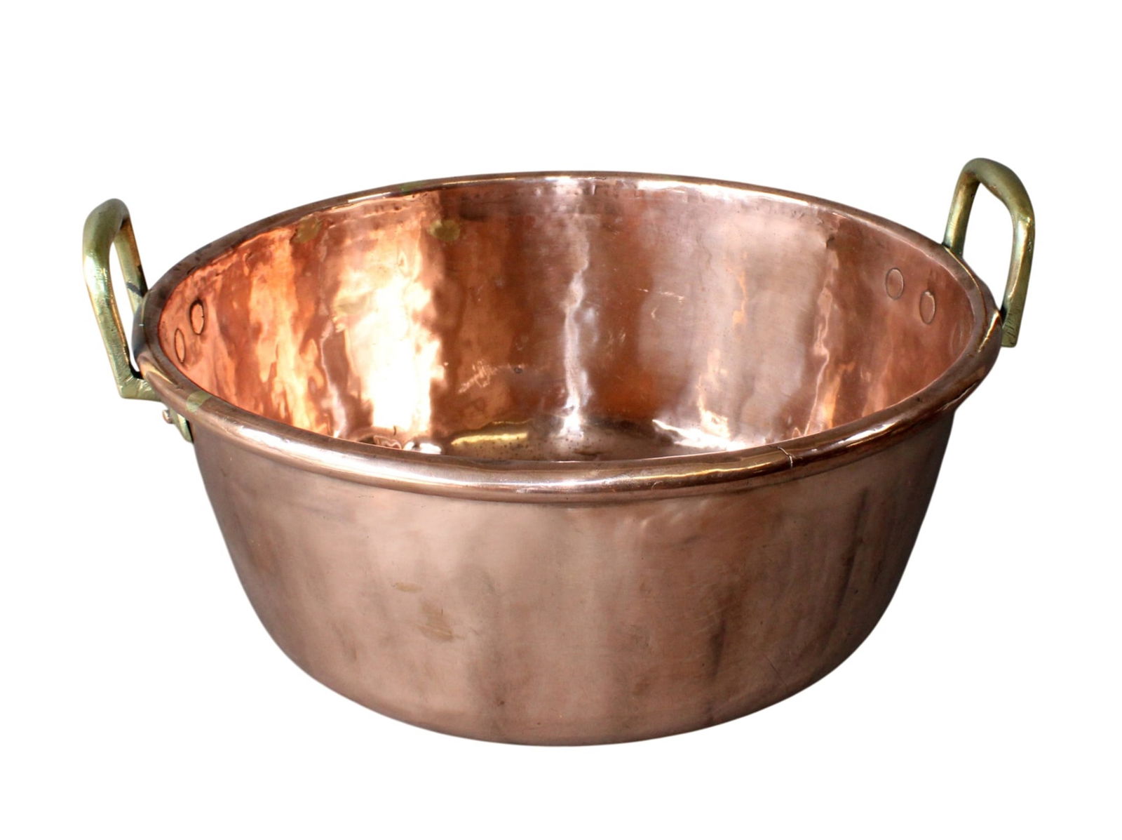 French copper pot with bronze handles: French copper pot with bronze handles. 8 5/8"h x 16 1/4"w x 15"d. Weight: 5.5lbs