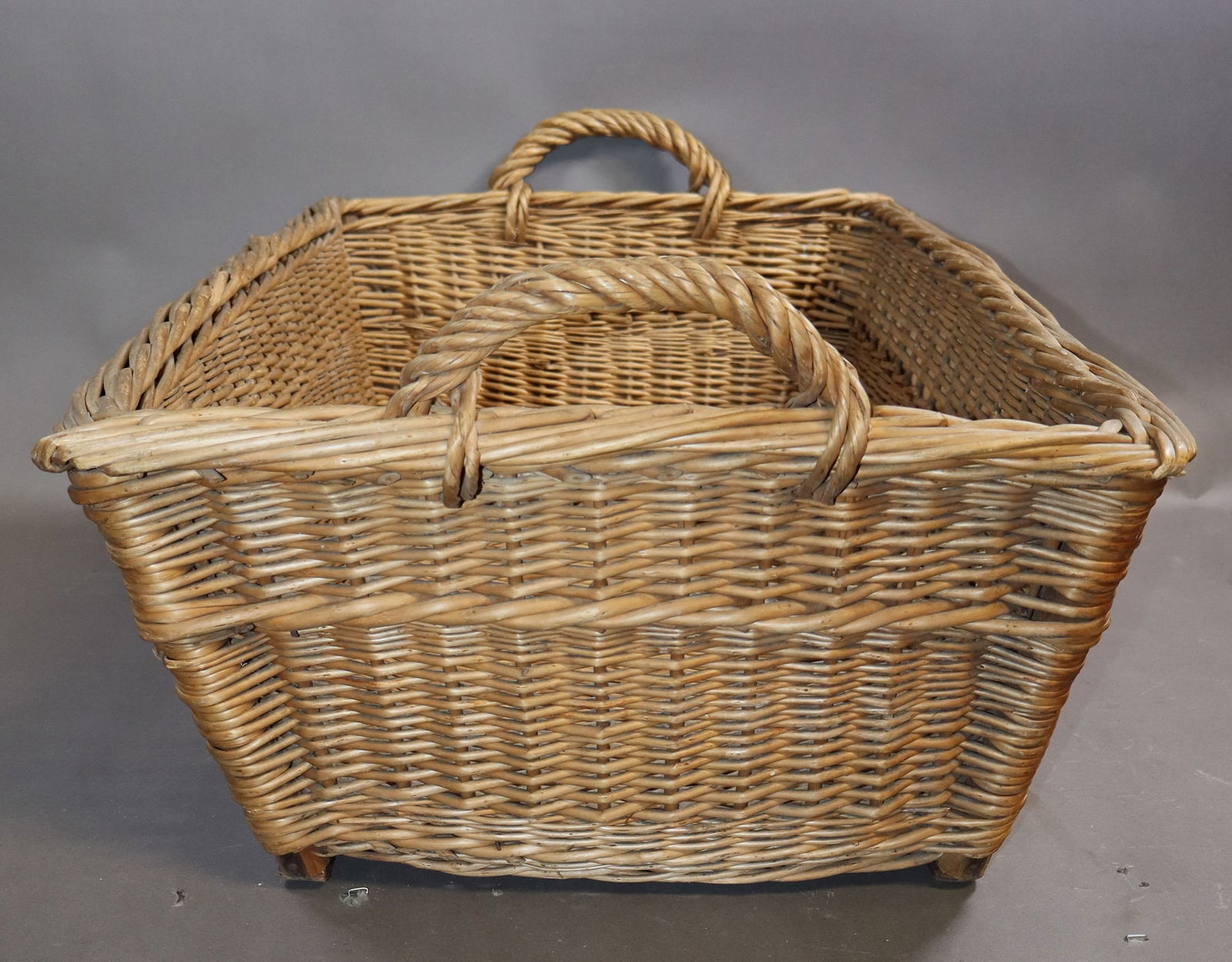 French wicker laundry basket - 6