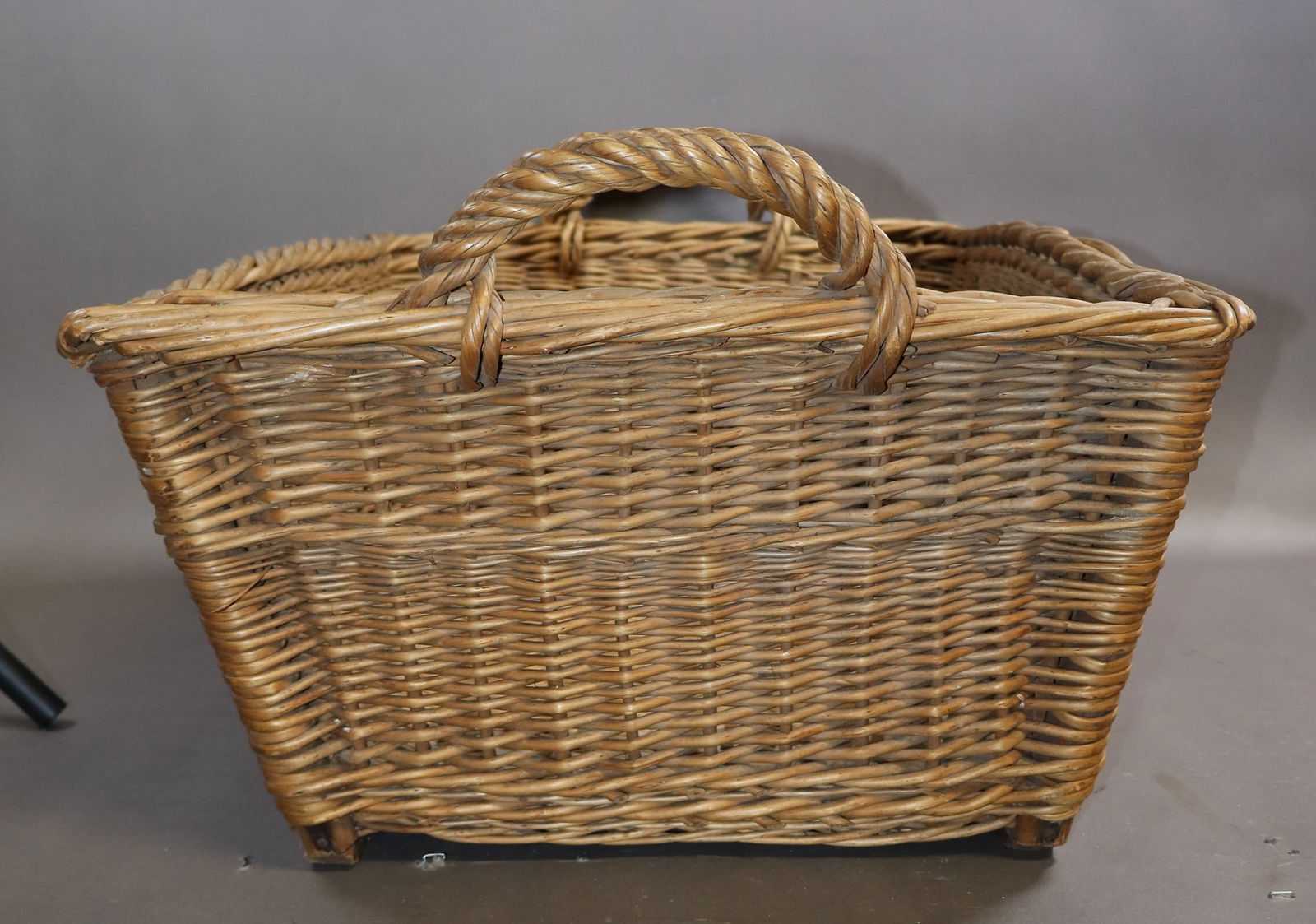 French wicker laundry basket - 4