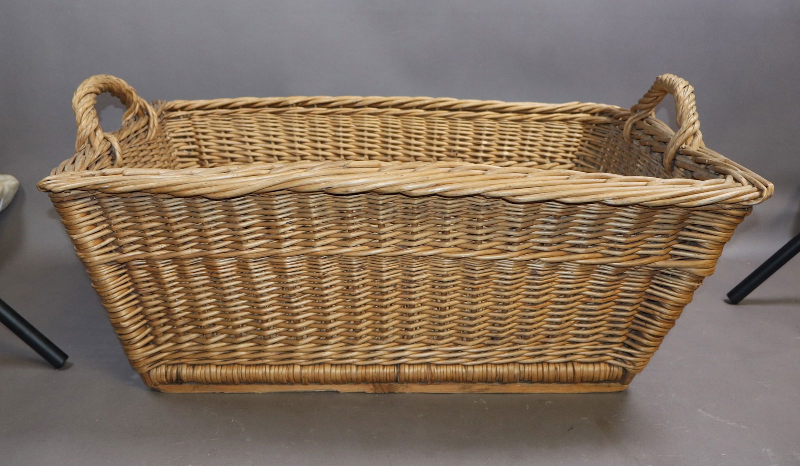 French wicker laundry basket - 5