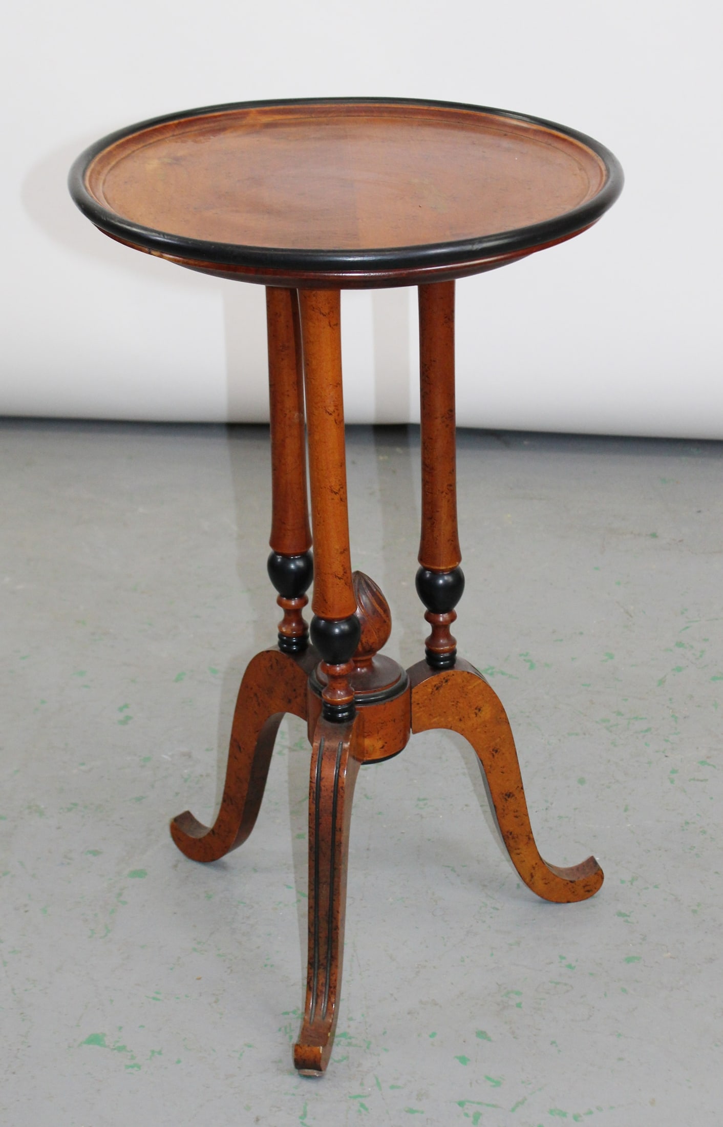 French tripod gueridon table - 2