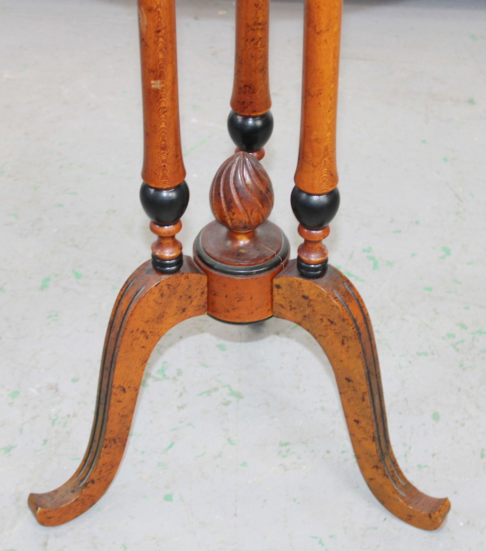 French tripod gueridon table - 6