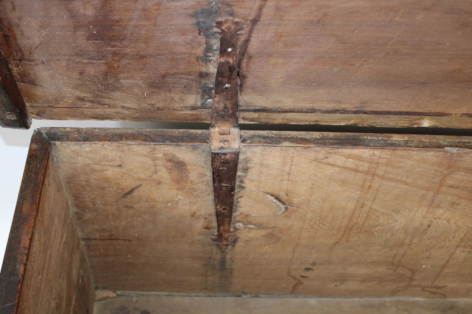 French trunk in walnut - 10