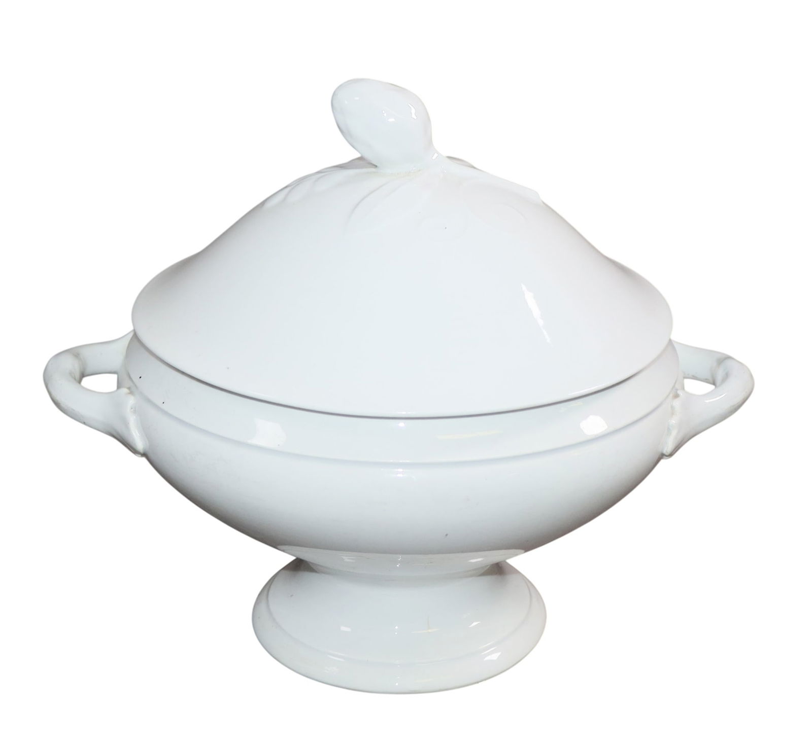 Belgian ceramic soup tureen with lid: Belgian ceramic soup tureen with lid.9 1/2"h x 11 1/8"w x 9"dia. Weight: 3.5lbs