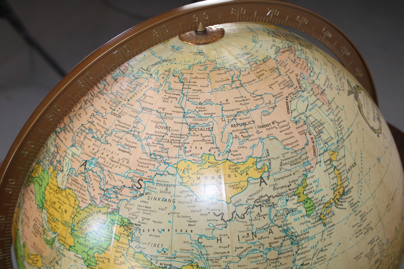 Replogle Heirloom world globe on stand - 12