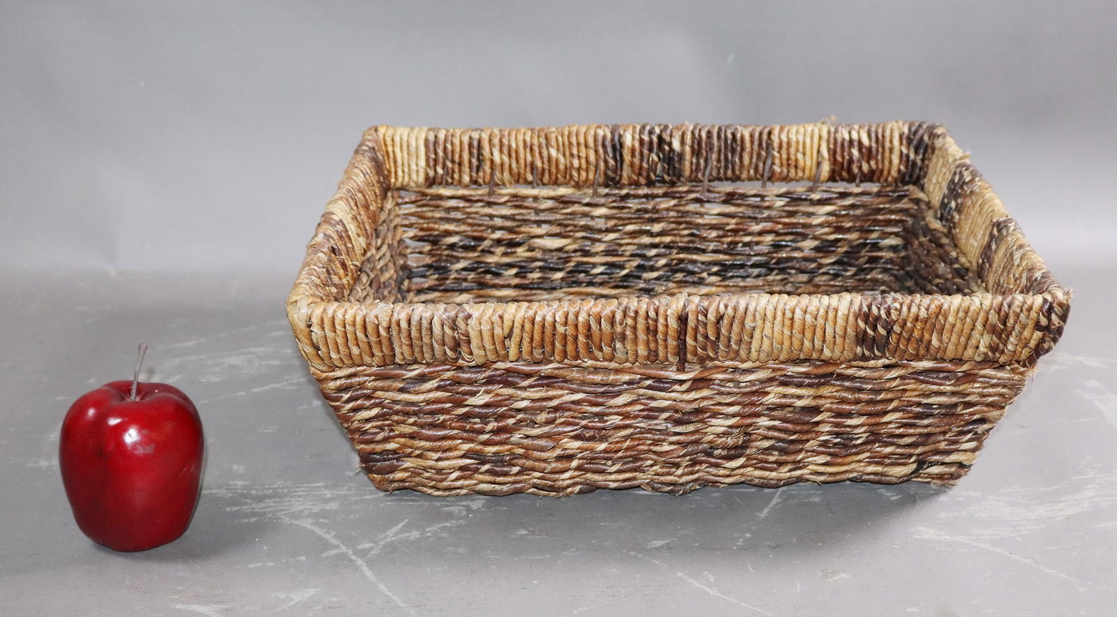 Woven rectangular wicker basket - 2