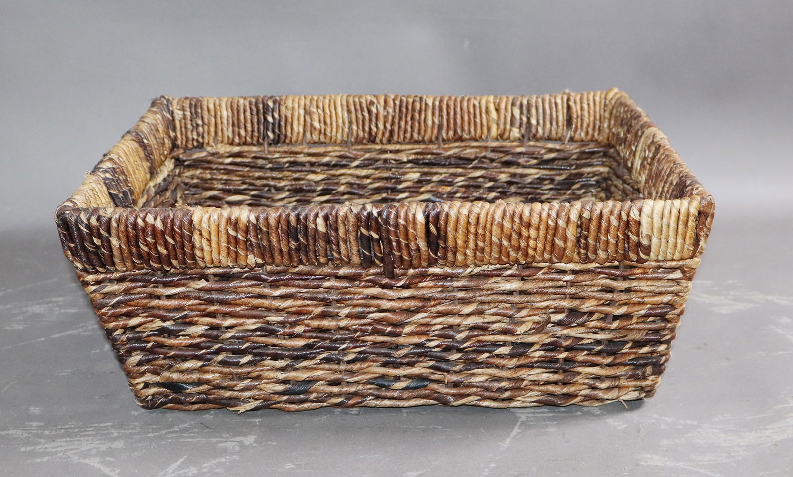 Woven rectangular wicker basket - 5