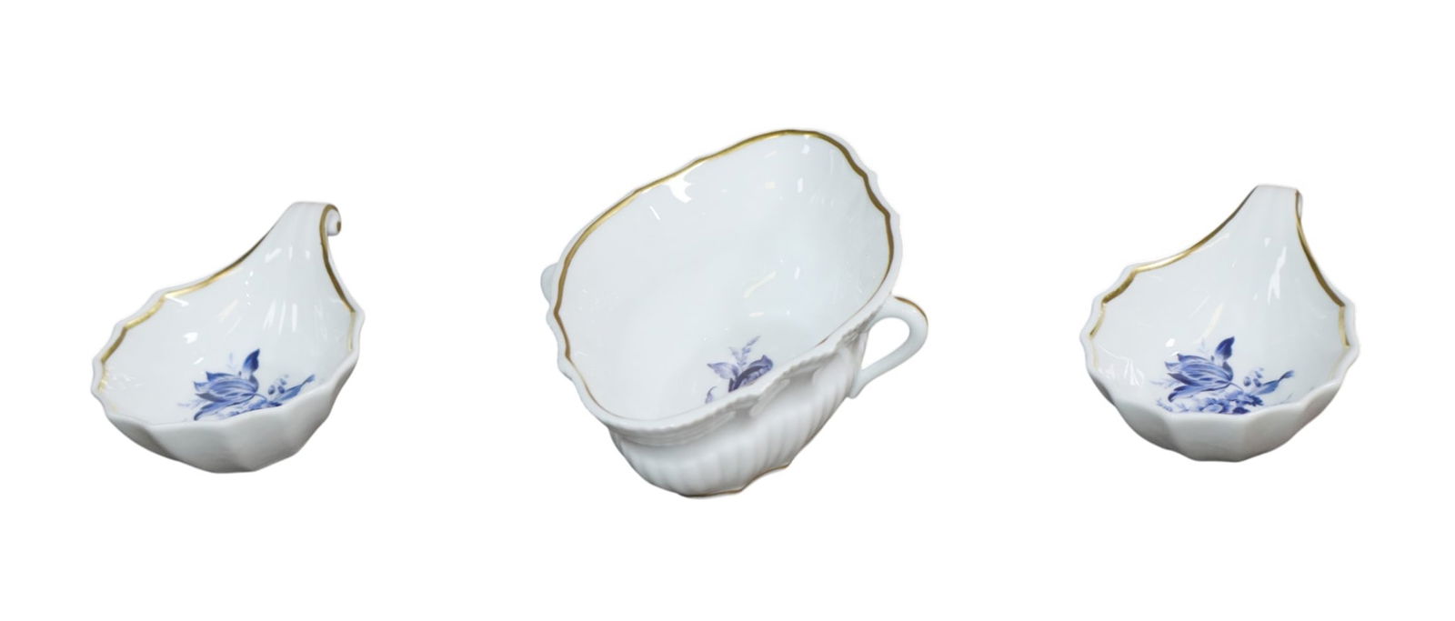 Lot of 3 Richard Ginori Savona small porcelains 2 salt cellars and 1 sauce boat: Lot of 3 Richard Ginori Savona small porcelains 2 salt cellars and 1 sauce boat. 1 7/8"h x 4 1/4"w x 5 3/4"d - 1 1/4"h x 2 7/8"w x 4 1/2"d. Weight: Less than 1 lb. total