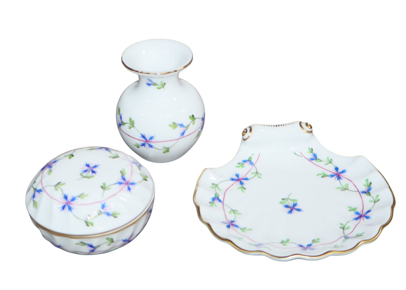 Lot of 3 pieces miniature Herend porcelain Blue Garland pattern: Scallop shell tray, mini vase,: Lot of 3 pieces miniature Herend porcelain Blue Garland pattern: Scallop shell tray, mini vase, round lidded box. 1"h x 4 1/4"w x 4 1/4"d - 2 3/4"h x 2 1/4"dia Weight: Less than 1lb total