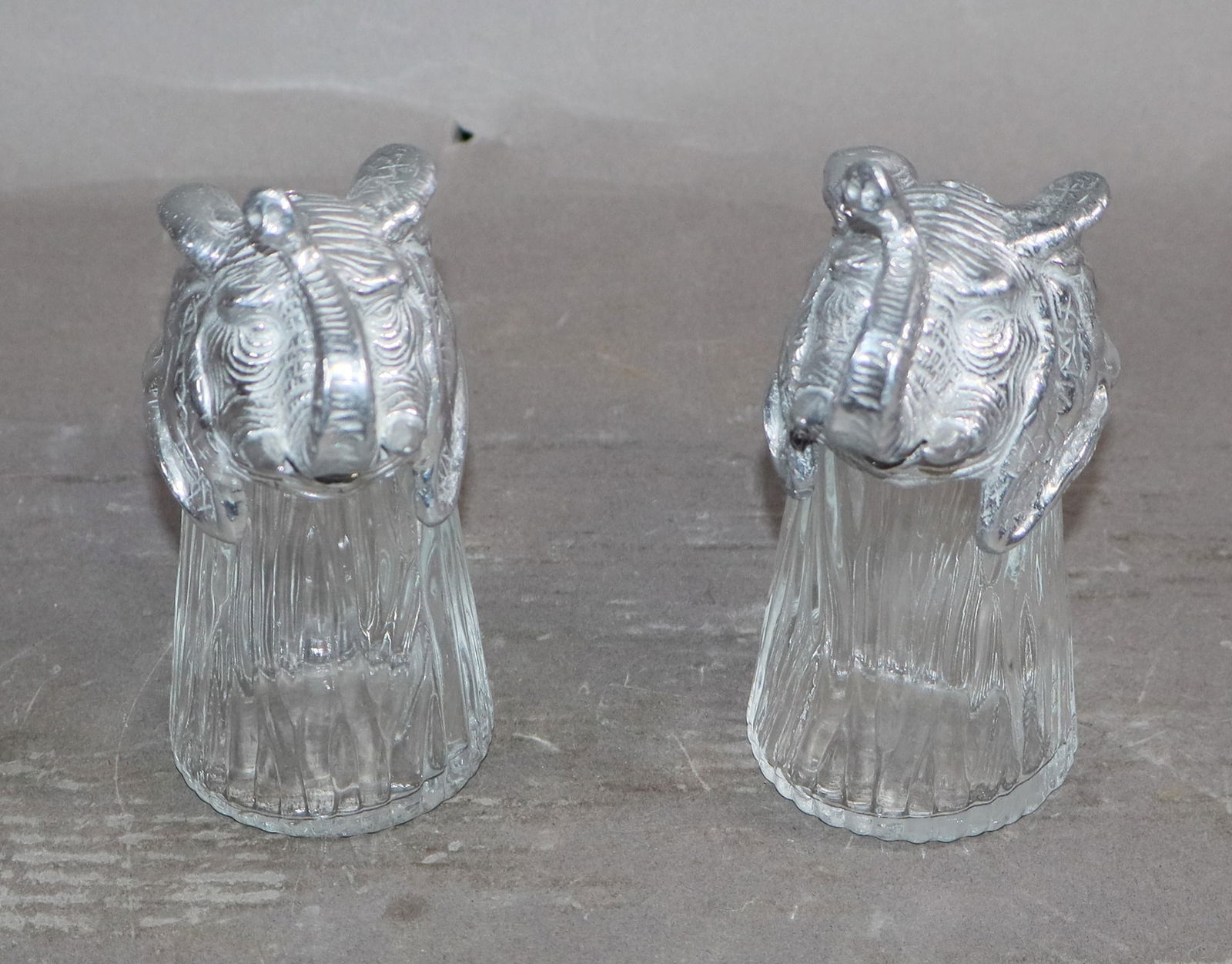Set of Arthur Court pewter elephant salt and pepper shakers (1 of 7)