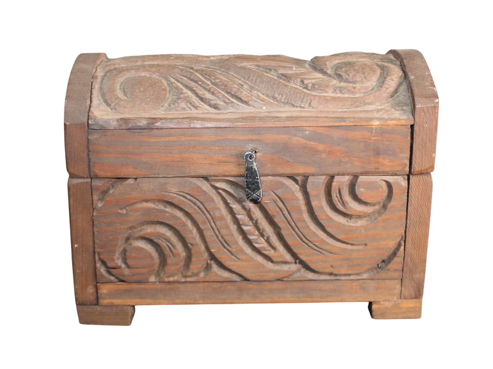 Relief carved dome top box: Relief carved dome top box. 8 3/4"h x 11 3/4"w x 6 5/8"d. Weight: 5.5lbs