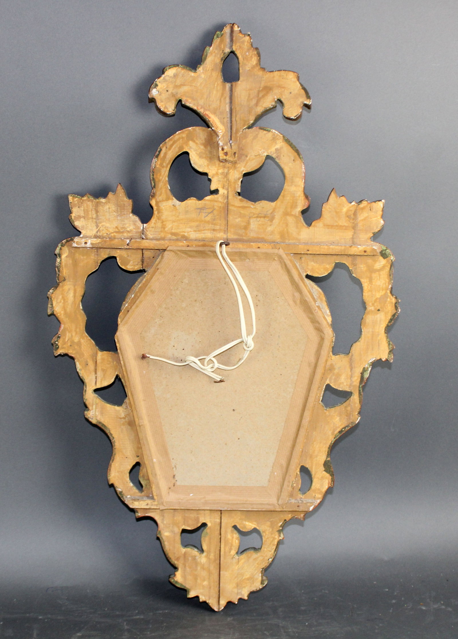 Italian Rococo golf leaf shield form mirror - 10